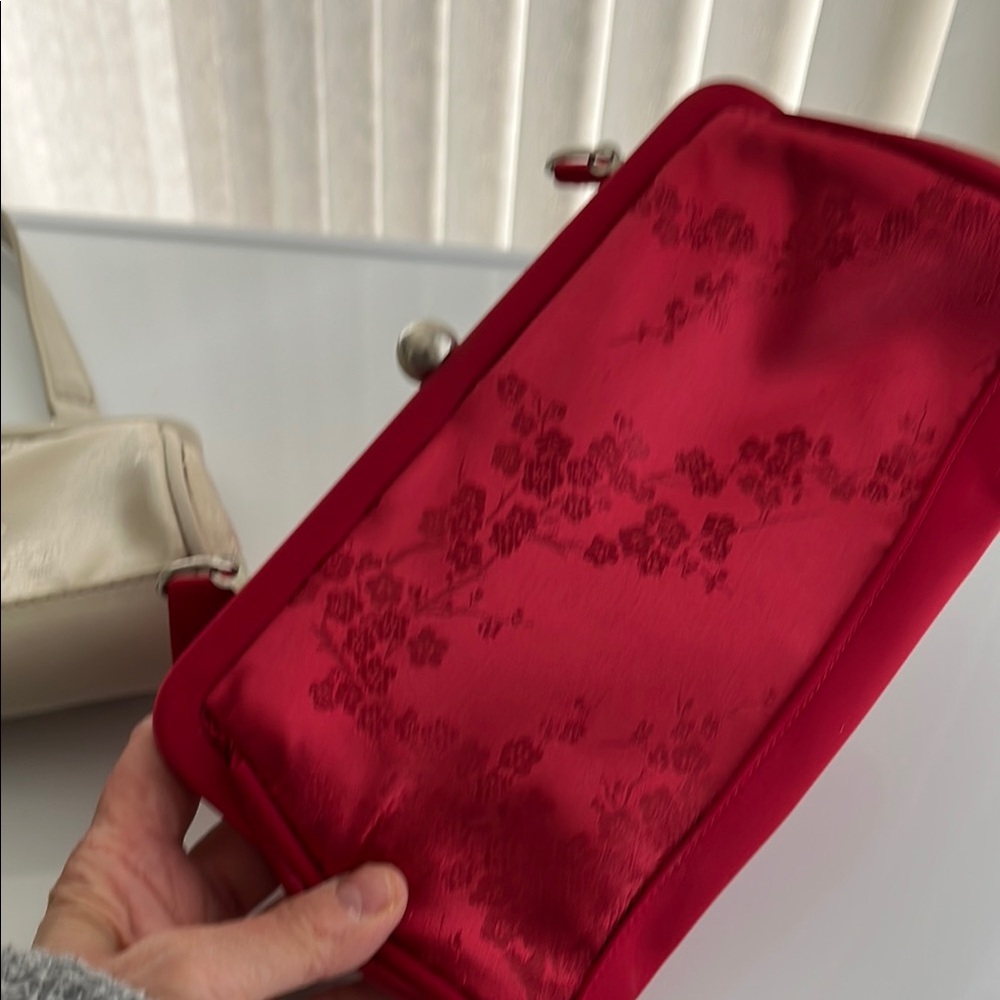 CLOSET CLOSING -Chic Cream and Red satin evening bags with damask design - Picture 2 of 8